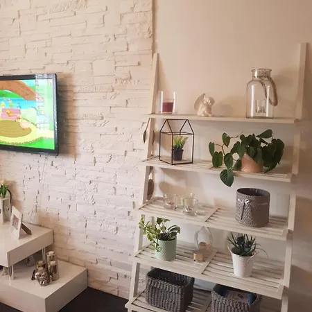 Aron Apartmán